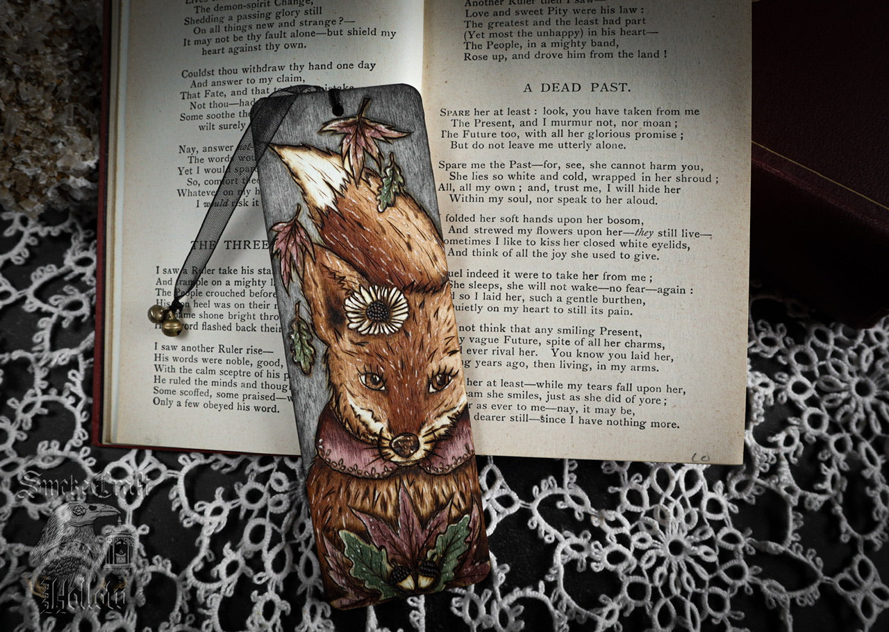 Woodburned autumn woodland fox bookmark with leaves, acorns, and a daisy handcrafted in Suffolk, England by Smokecraft Hollow